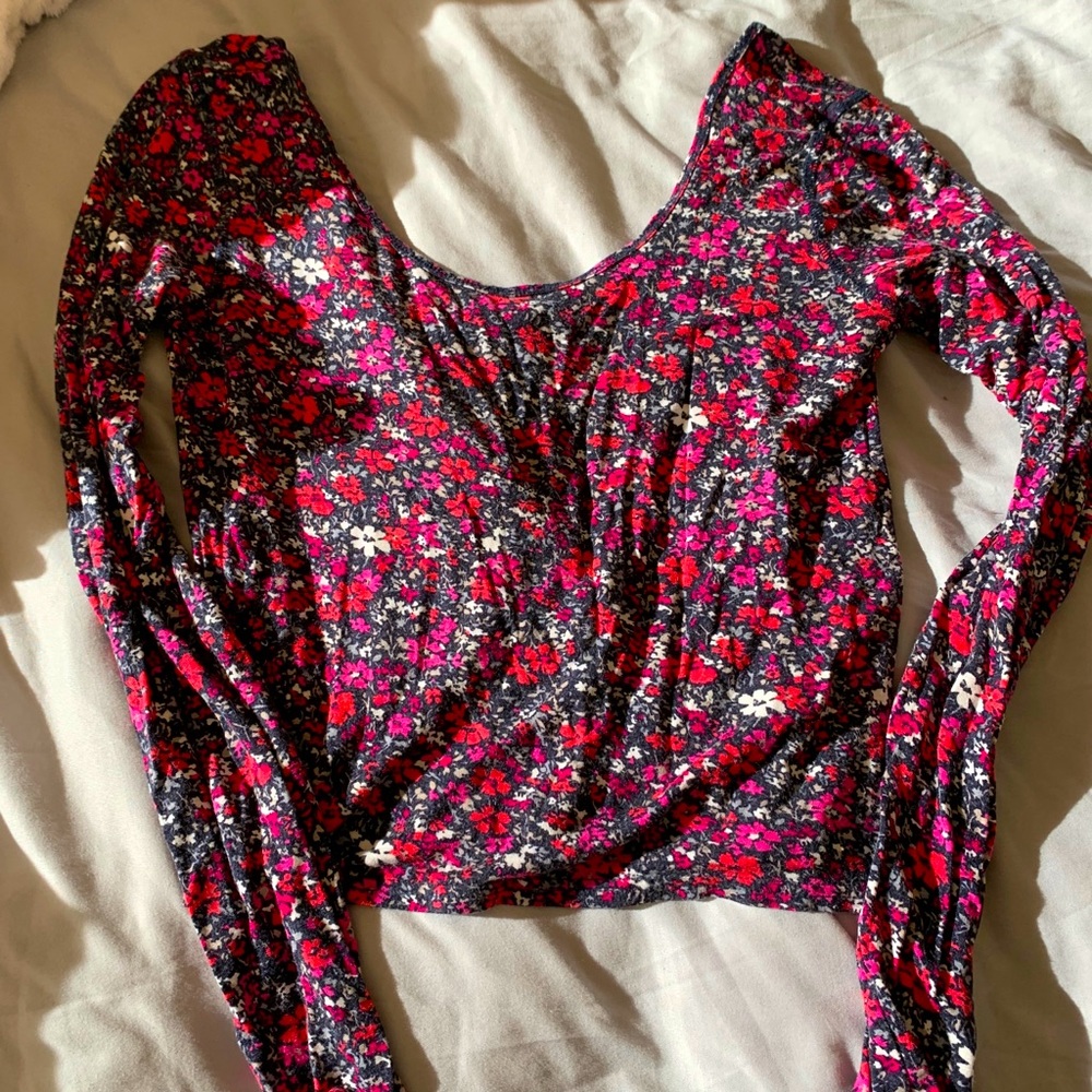 Flower patterned cropped long sleeve